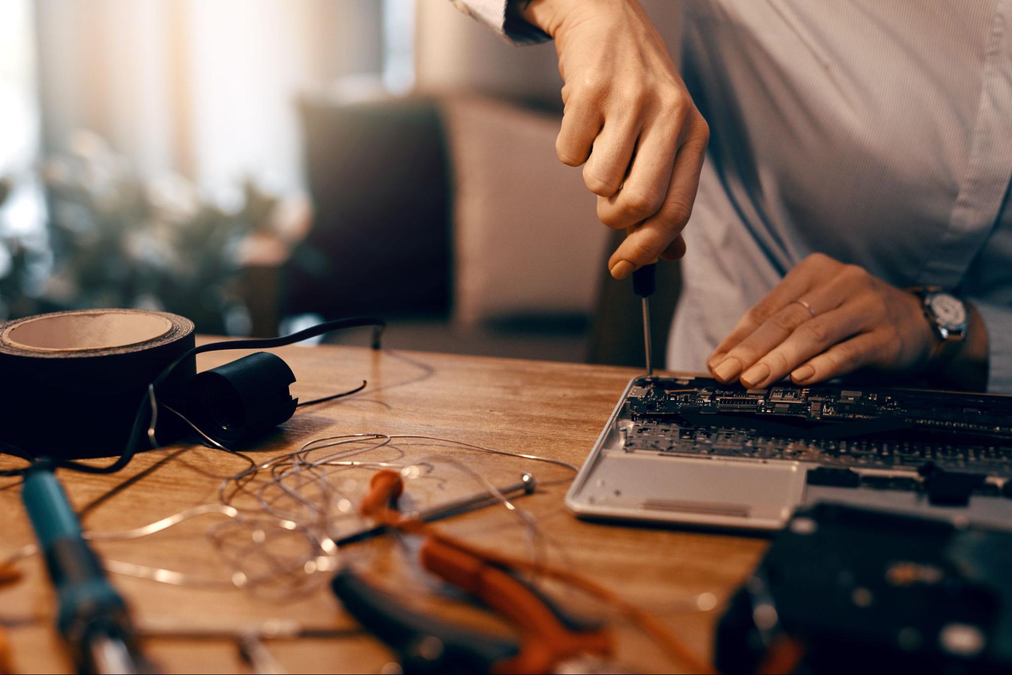 Expert technician performing an Asus laptop battery replacement in Singapore.